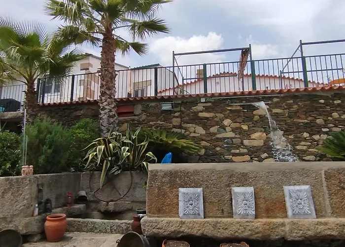 Rosa Xvi - Garden ゲストハウス Vilar Torpim